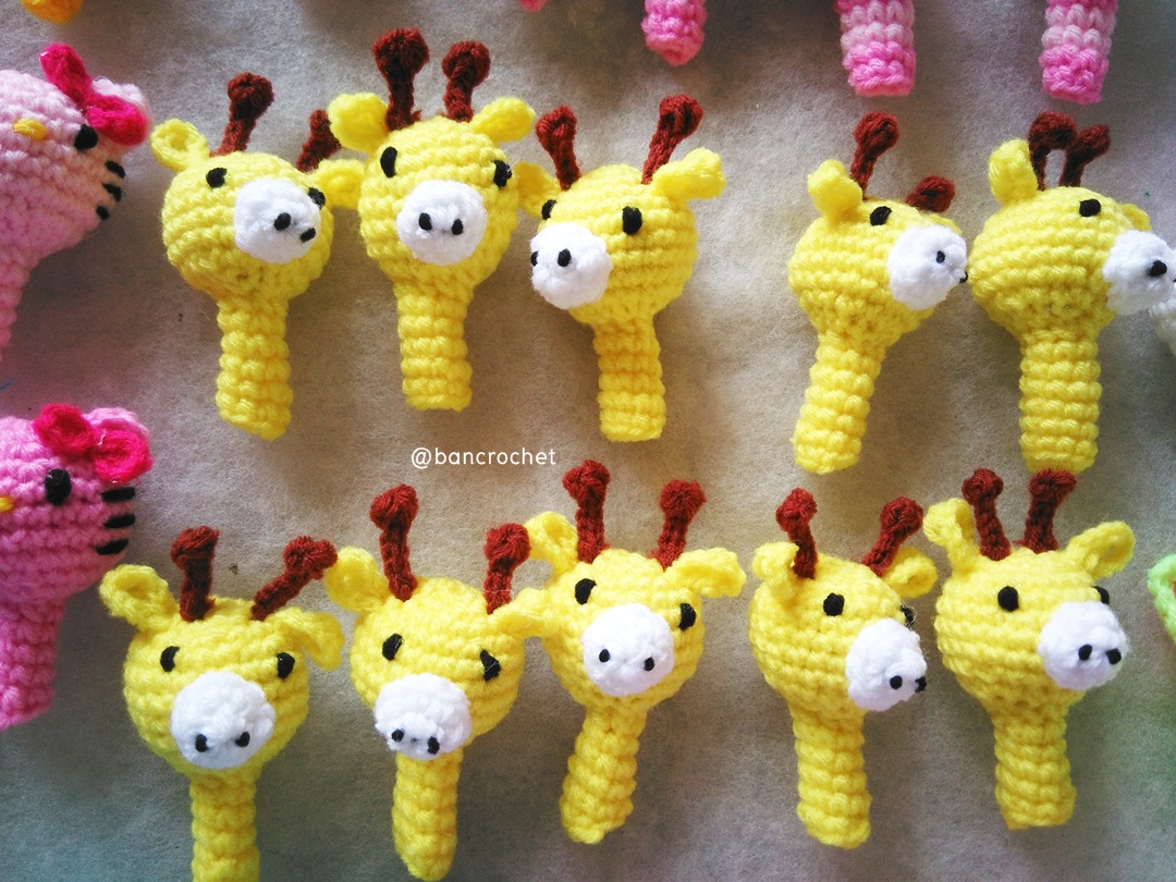 ที่ครอบหัวดินสอ ตุ๊กตาถักคละแบบ สั่ง 20 ชิ้นขึ้นไป pencil cover (ราคาส่ง only wholesale) หลากสี 2 นิ้ว