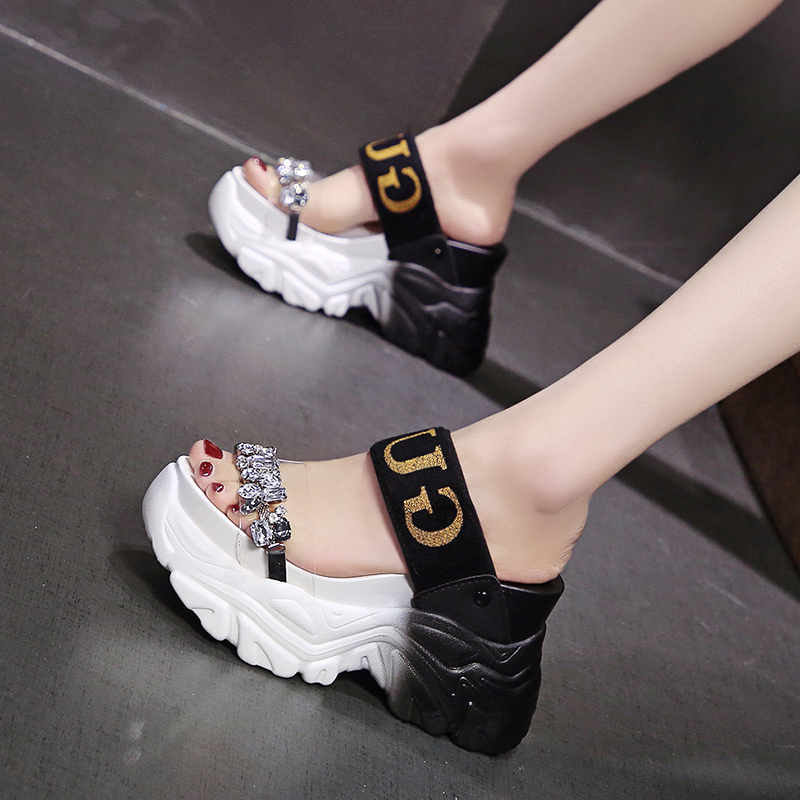 รองเท้าผ้าใบเสริมส้นสูง ไซต์35-39 สนใจทักแชท ฟรีค่าส่ง!