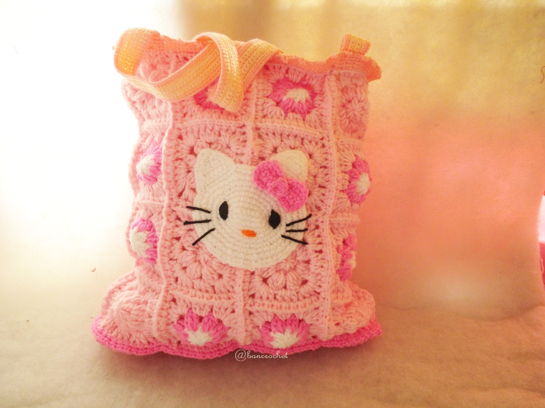 กระเป๋าคิตตี้ถักโครเชต์ สีเหลี่ยมใบใหญ่ kitty bag crochet