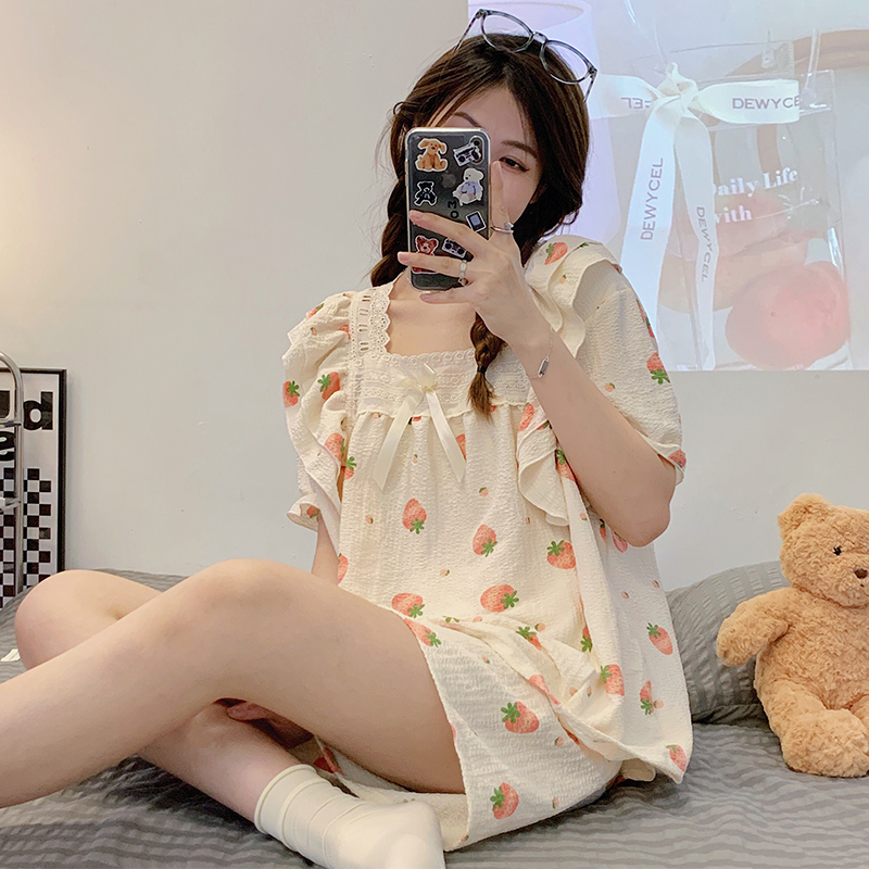 ชุดนอนผู้หญิง