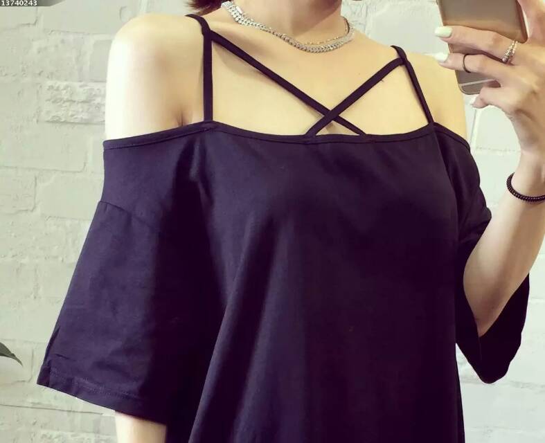 เสื้อแฟชั่น แต่งสายโชว์ไหล่ เซ็กซี่ พร้อมส่ง samepic