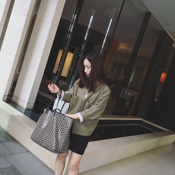 เสื้อคลุมสไตล์เกาหลี สีเขียวทหาร ทรงสวย ผ้าป่านบุซับในเนื้อนุ่ม ใส่คลุมกำลังดี เท่ๆ พร้อมส่งเลยจ้า สีเขียวทหาร