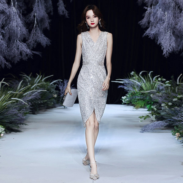 ชุดราตรี ชุดราตรีสวยหรู แบบ ทันสมัย Evening dress