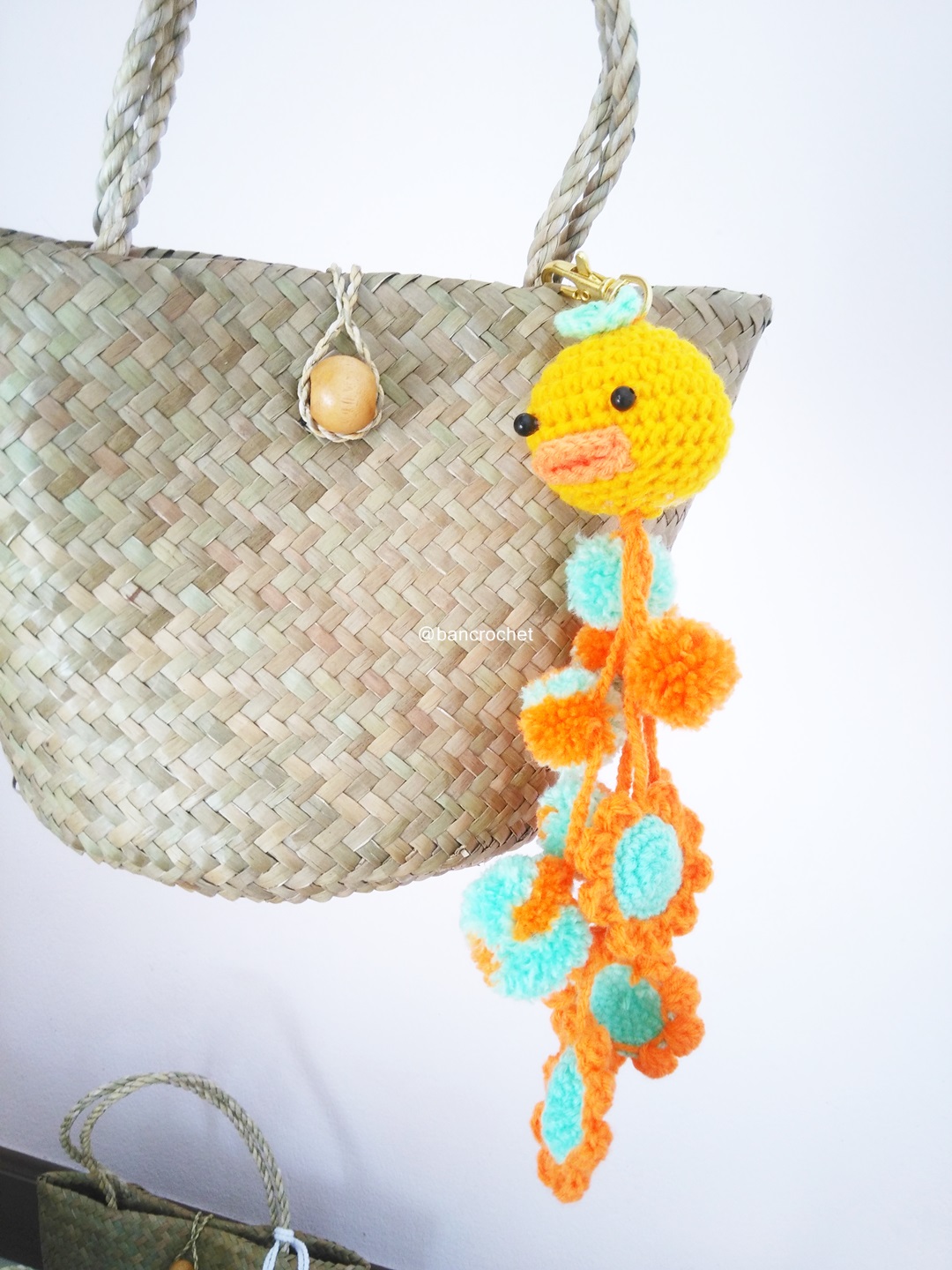 Bancrochet กระเป๋าสานกระจูดห้อยพวงกุญแจ grajood basket weave bags คละสี 7*10*7*12 นิ้ว