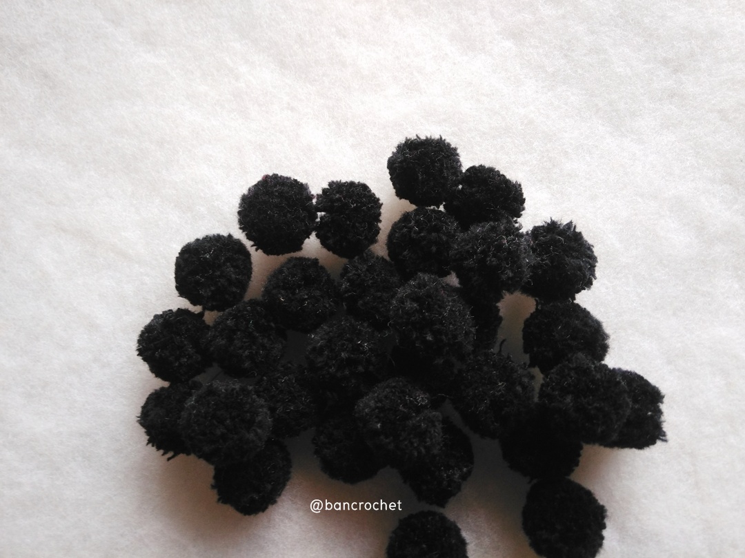 ปอมปอมไหมพรม ขนาด 2.5-3 ซม pom poms crochet ดำ 2.5-3 ซม.