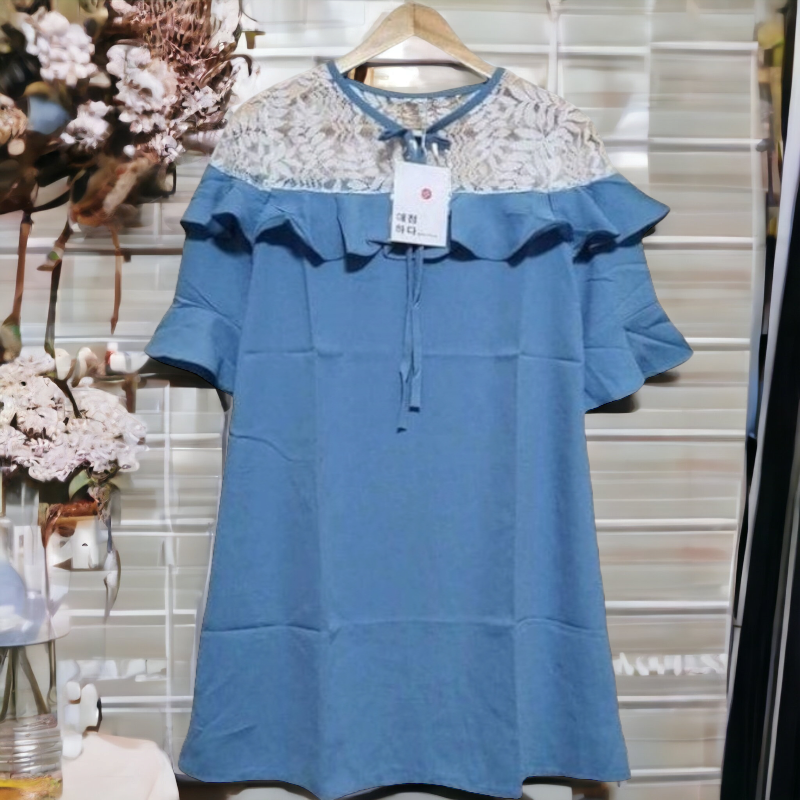 Dress4283 เดรสทรงปล่อยสีพื้นฟ้า แขนระบาย อกแต่งลูกไม้ผูกโบว์คอ ผ้าไมโครเนื้อดีนุ่มมีน้ำหนักทิ้งตัว ผ้าเนื้อนิ่มใส่สบายผิว งานดีทรงดีใส่สวย ใส่ทำงานหรือใส่ในวันสบายๆ ได้เรื่อยๆ