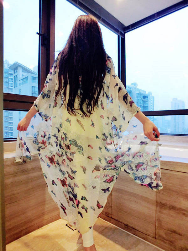 เสื้อคลุมแฟชั่น ผ้าชีฟองลายผีเสื้อ ใส่คลุมเก๋ๆ ใส่สบาย พร้อมส่งจ้า