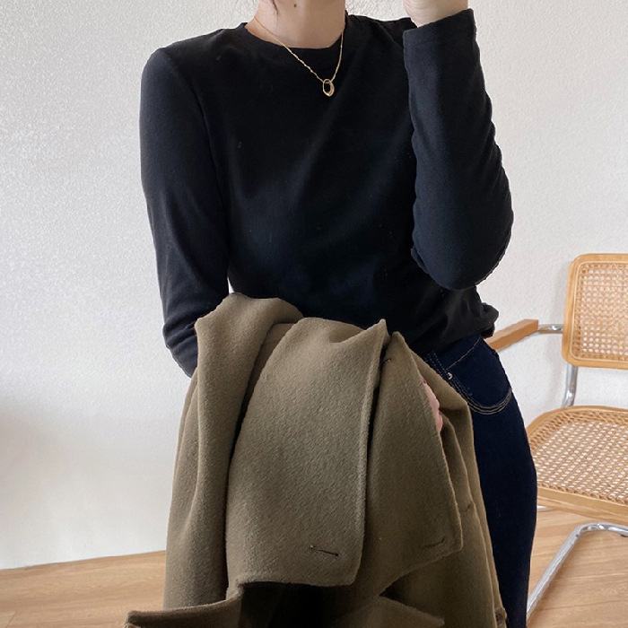 HEATTECH (ฮีทเทค คอกลม นุ่ม) เสื้อแขนยาว ใช้ใส่เพิ่มความอุ่นด้านใน กันหนาว ผ้ายืดหยุ่น ผ้าเนื้อนุ่ม