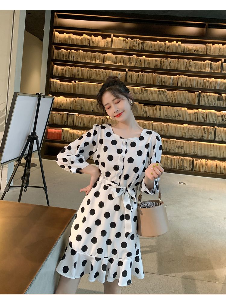Dress4544 เดรสลายวงกลมทรงเข้ารูปชายระบาย อกแต่งกระดุม แขนยาวสี่ส่วน ซิปข้าง มีผ้าผูกเอว ผ้าไมโครเนื้อดี งานดีทรงดีใส่สวย ใส่ทำงาน ใส่เที่ยว ชุดเดียวจบ มี 2 สี แดง, ขาว