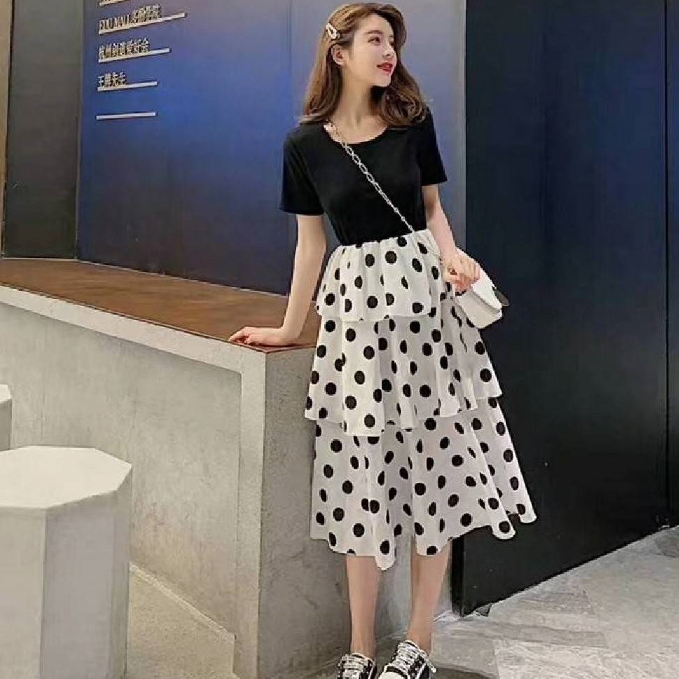 Dress4693 เดรสยาวทรงขนมชั้นไซส์ใหญ่ ด้านบนเป็นผ้าคอตตอนยืดหยุ่นสีพื้นดำตัดต่อกระโปรงเอวยางยืดต่อระบายเป็นชั้นๆ ผ้าไมโครเนื้อดี งานน่ารักใส่เที่ยวชิลด์ๆ หรือวันสบายๆ ก็น่ารักดูดี มีติดตู้ไว้ใส่ได้เรื่อยๆ มี 2 สี ดำ, ขาว