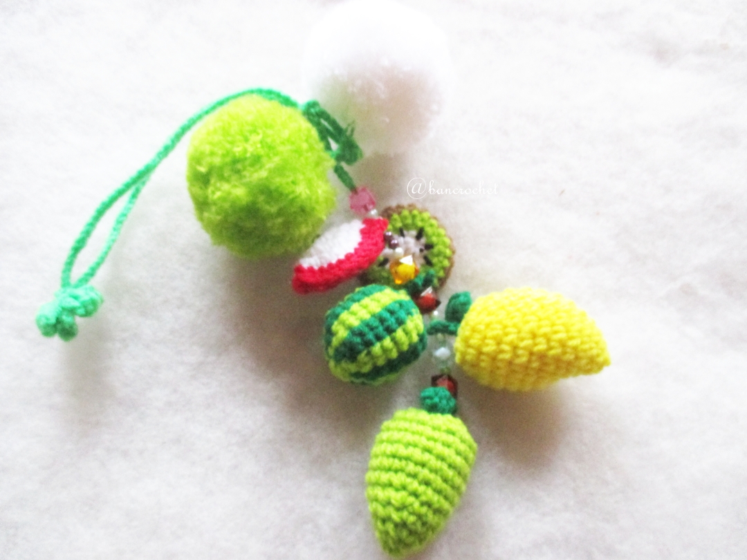 พวงกุญแจผลไม้ถักห้อยปอมปอม pompom crochet keychain