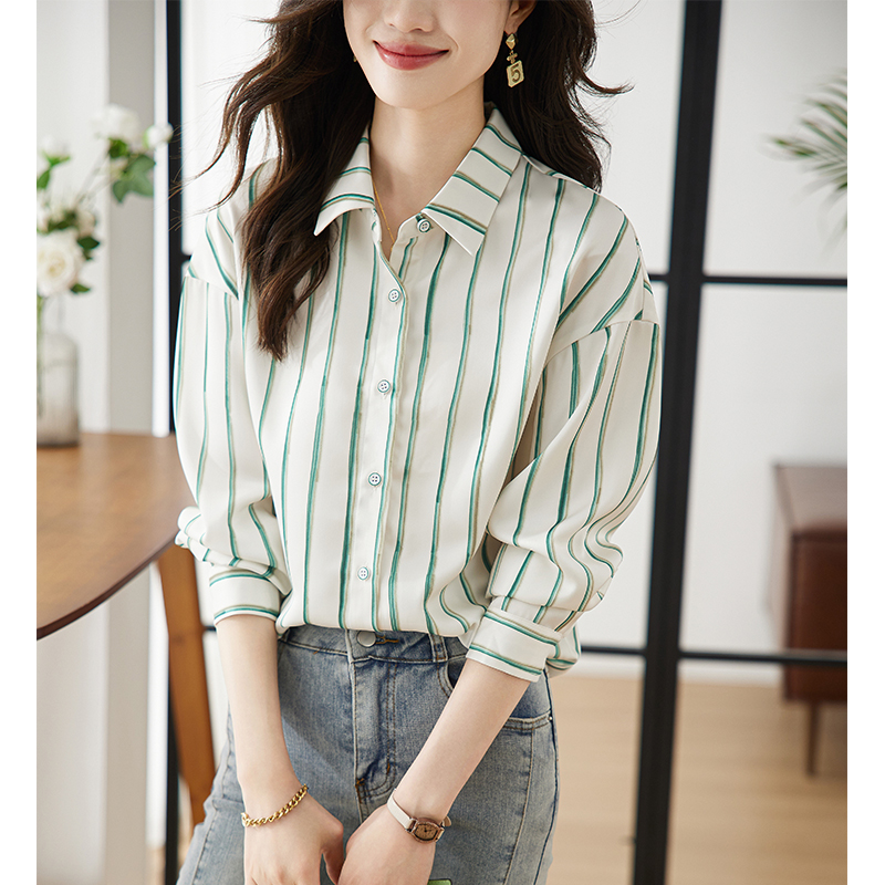 เสื้อเชิ้ตผู้หญิงแขนยาว เสื้อเชิ้ตผู้หญิงใส่ทํางาน 390 บาทต่อชิ้น ฟรีค่าจัดส่ง