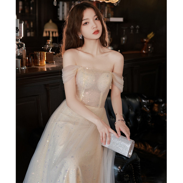 ชุดราตรี ชุดราตรีสวยหรู แบบ ทันสมัย Evening dress