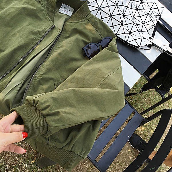 เสื้อคลุมสไตล์เกาหลี สีเขียวทหาร ทรงสวย ผ้าเนื้อด้าน ไม่มีซับใน ใส่คลุมกำลังดี เท่ๆ สีเขียวทหาร