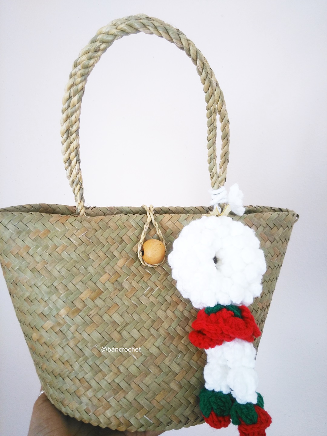 Bancrochet กระเป๋าสานกระจูดประดับพวงมาลัย grajood basket weave bags คละสี 7*10*7*12 นิ้ว