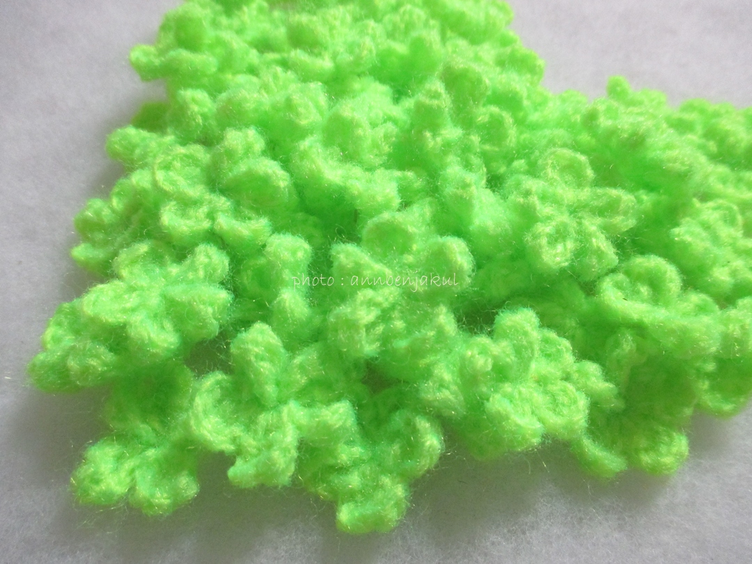 ดอกไม้จิ๋วสีเขียว