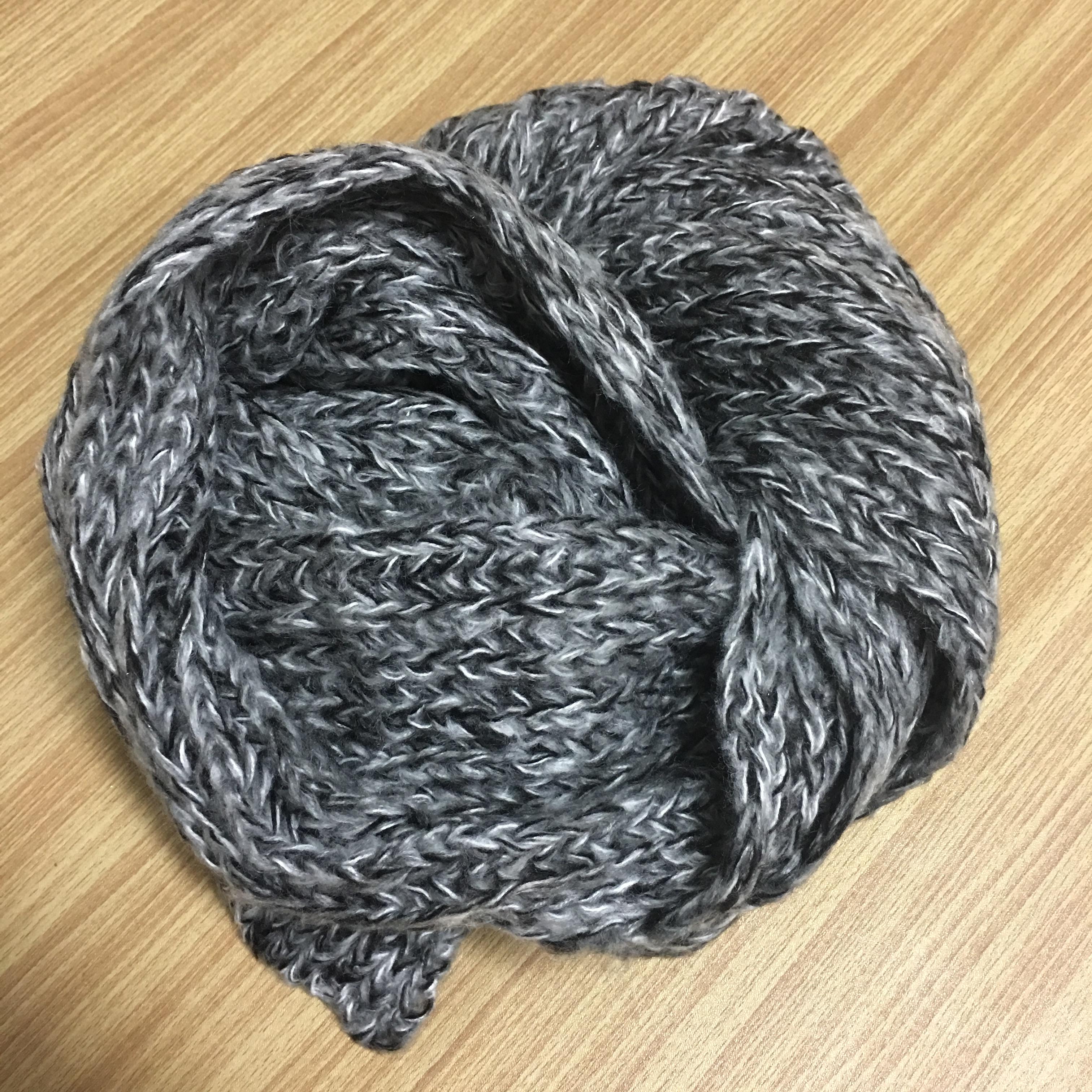 ผ้าพันคอกันหนาว ไหมพรม เกาหลี สีเทาลาย ดูดีไฮโซ พร้อมส่ง same pic