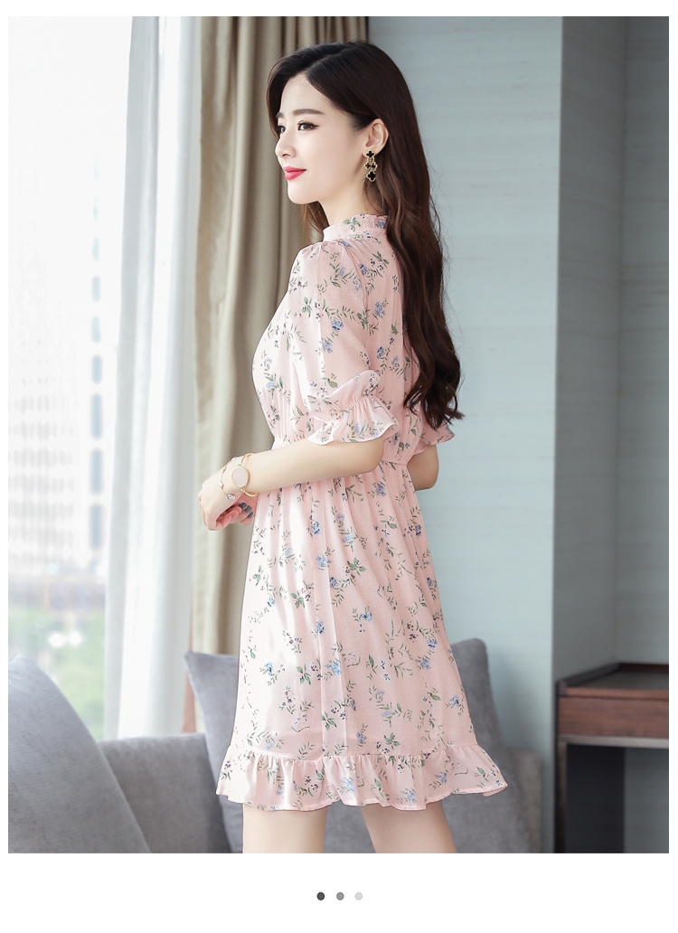 Dress4620 เดรสชีฟองลายดอกไม้สีชมพู กระดุมผ่าหน้าช่วงอก ทรงคอวีปกระบายเล็กๆ เอวยางยืด แขนสามส่วนระบาย