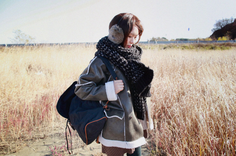 ผ้าพันคอกันหนาว ไหมพรม เกาหลี สีดำแซมขาว น่ารักคุณหนู พร้อมส่ง same pic