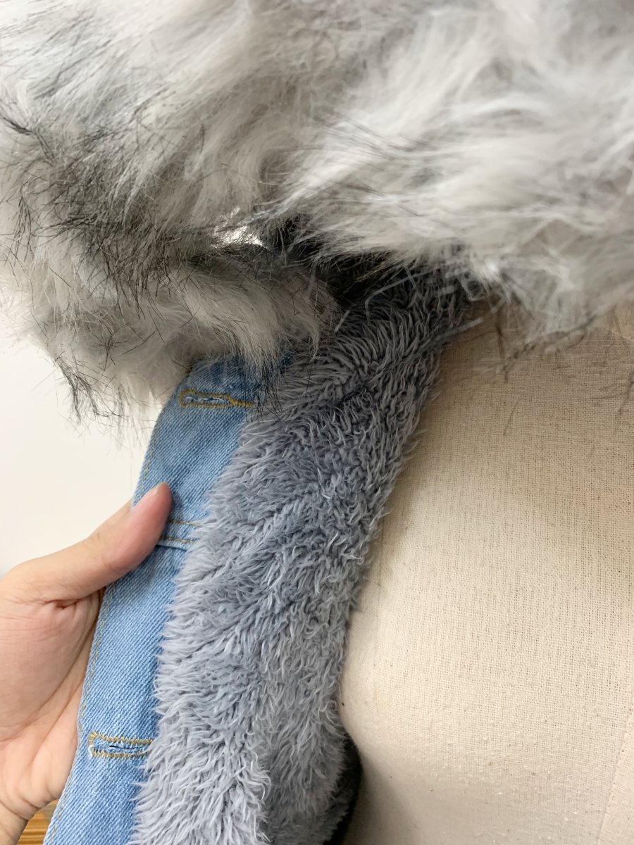 เสื้อกันหนาว ช่วงตัวเป็นผ้ายีนส์ ด้านในบุขนช่วงตัว ช่วงแขนบุซับในกันลม พร้อมขนเฟลอฟูนุ่มมาก งานดี การรันตีจ้า มี 3 สีน้า same pic