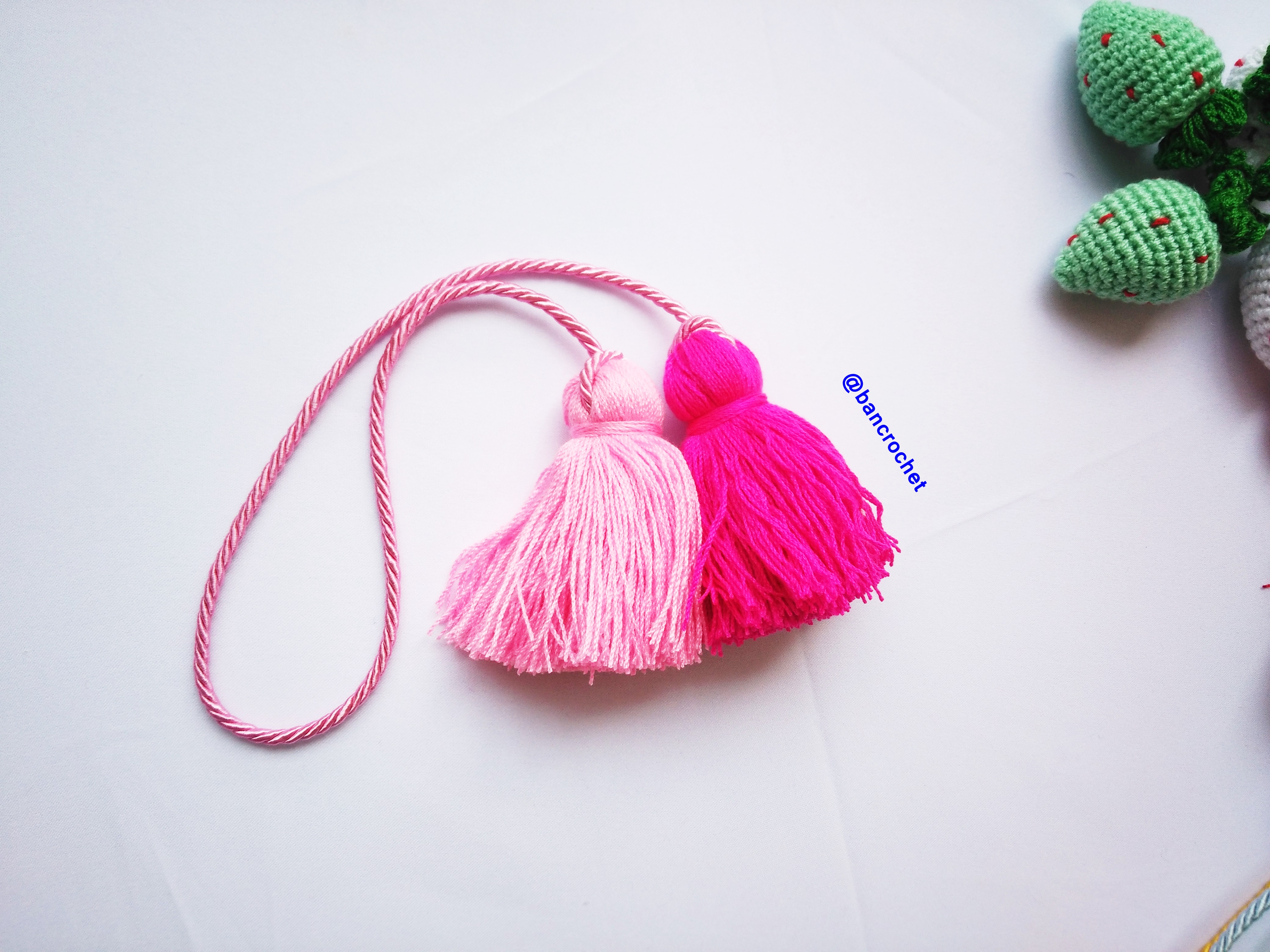 Bancrochet พู่ห้อยกระเป๋า/ที่ห้อยกระเป๋าแฮนด์เมด Tassels keychain hanging for bags หลากสี 4 นิ้ว