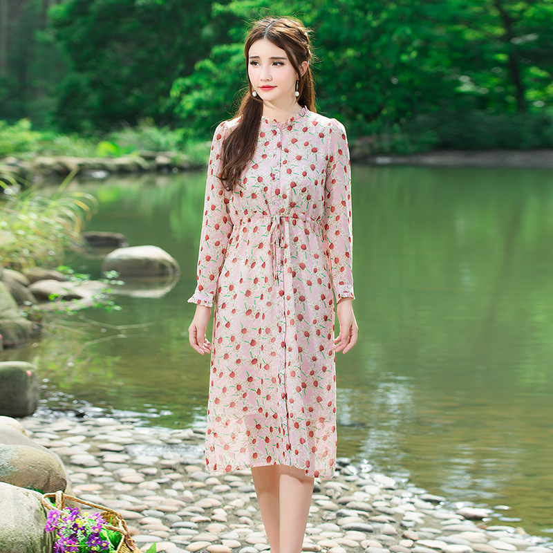 Dress4158 แม็กซี่เดรสยาวทรงสวยลายดอกทานตะวันพื้นสีชมพู คอระบาย กระดุมผ่าหน้า แขนยาวกระดุมข้อมือ มีเชือกผูกรูดเอวปรับได้ตามสัดส่วน มีซับในอย่างดีทั้งชุด ผ้าชีฟองเกรดพรีเมียม