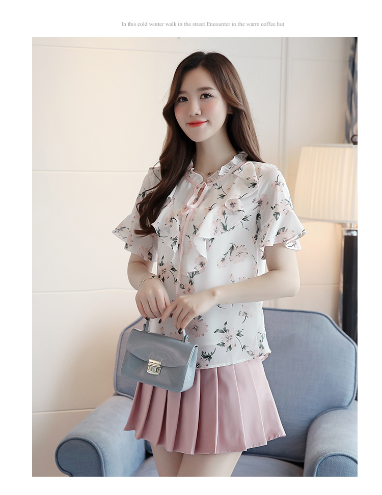 Blouse3788 เสื้อชีฟองสีครีมลายดอกไม้สีชมพู แต่งระบายที่คอ ช่วงอกและปลายแขน ผ้าชีฟองเกรดพรีเมียมเนื้อดีหนาสวย มีซับในอย่างดี งานสวยผ้านุ่มใส่สบาย แมทช์กับอะไรก็สวย