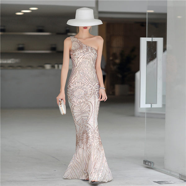 ชุดราตรี ชุดราตรีสวยหรู แบบ ทันสมัย Evening dress