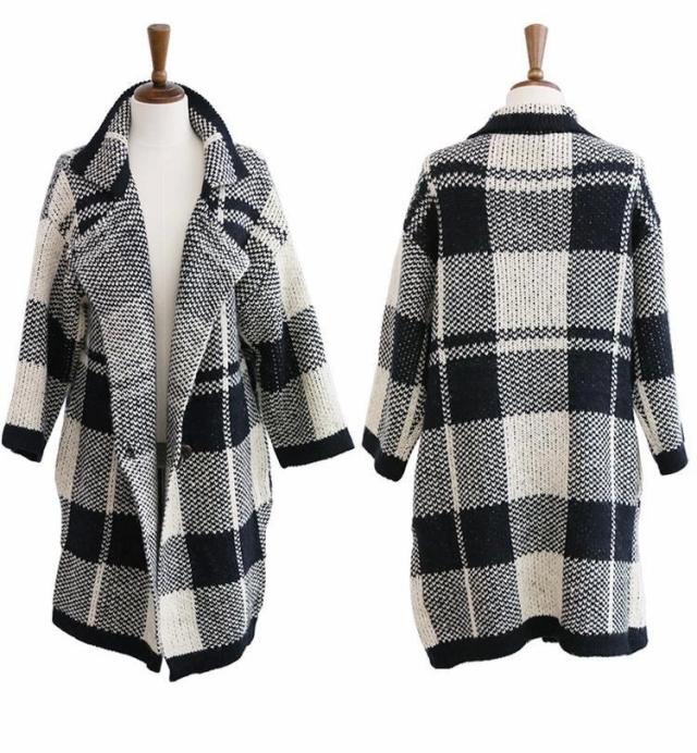 เสื้อกันหนาว ผ้าทอลายตาราง ตัวโคล่ง ทรงสวย สีครีมดำ งานดีสวยเหมือนแบบ พร้อมส่งเลยจ้า ครีมดำ