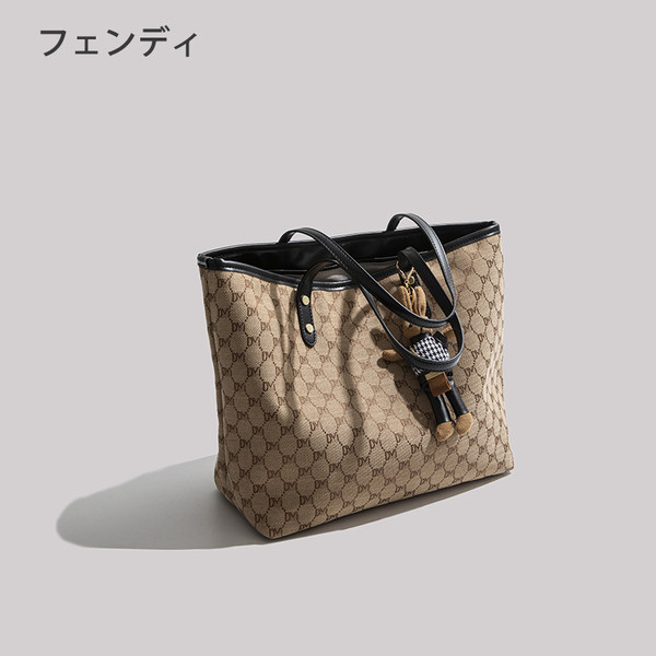 กระเป๋าสะพายข้างผู้หญิง กระเป๋าสะพายสไตล์เกาหลี By Japanese フェンディ authentic bag