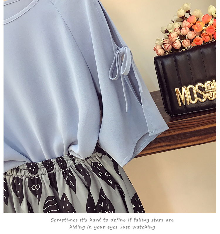 Set_bs1776 ชุดเซ็ท 2 ชิ้น(เสื้อ+กระโปรง) เสื้อแฟชั่นแขนผ่าผูกโบว์สีพื้นฟ้าคราม + กระโปรงยาวลายกราฟฟิคเอวยางยืด ผ้าโพลีเนื้อดีนุ่มใส่สบายผ้าเนื้อดีเรียบสวยไม่ยับง่าย งานเซ็ทเข้าชุดสุดน่ารัก ดีเทลเก๋ๆ ดีงาม แมทช์ได้ลงตัวเข้ากันดูดีที่สุด