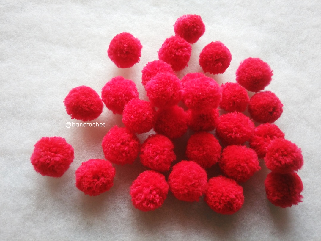 ปอมปอมไหมพรม ขนาด 2.5-3 ซม pom poms crochet แดง 2.5-3ซม.