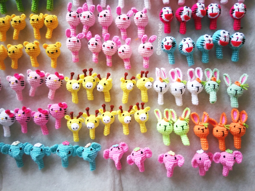 ที่ครอบหัวดินสอ ตุ๊กตาถักคละแบบ สั่ง 20 ชิ้นขึ้นไป pencil cover (ราคาส่ง only wholesale) หลากสี 2 นิ้ว