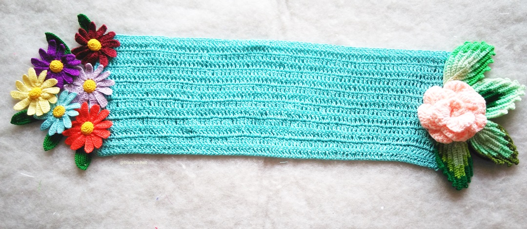 ผ้าปูโตีะถักโครเชต์ Crochet table runner สีฟ้า 28*8 นิ้ว