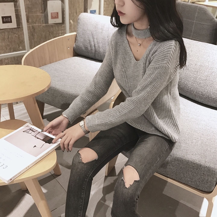 สีเทา : เสื้อสเวตเตอร์ ไหมพรมคอวี แต่งสายคาด ลายทางในตัว ไหมพรมเส้นเล็ก เนื้อนุ่ม พร้อมส่ง