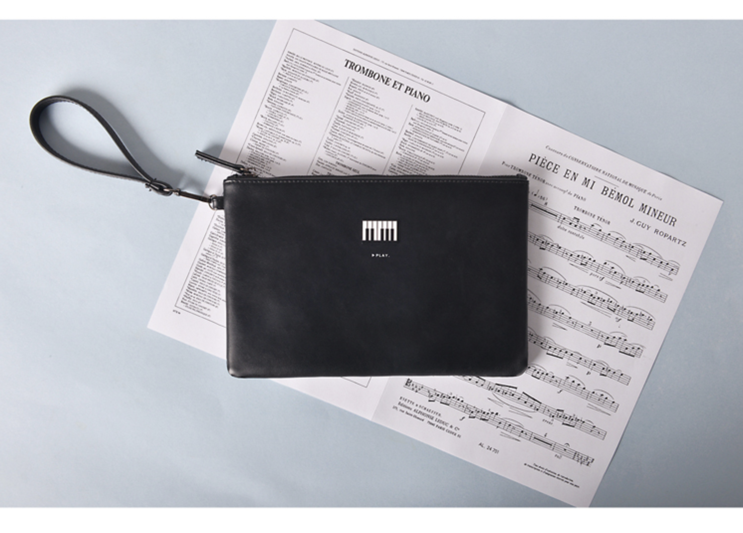 กระเป๋าคล้องมือหนัง ใบใหญ่ สีดำ แนวๆเก๋ๆ พร้อมส่ง