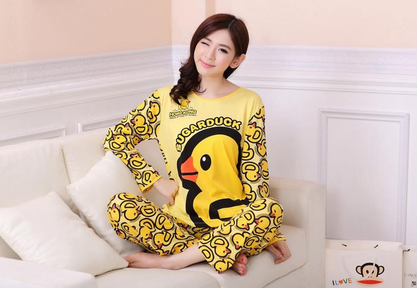 ชุดนอน ลายเป็ดน้อยสีเหลือง น่ารัก ฟรีไซส์ มีทั้งแขนยาวและแขนสั้นน้าา Yellow