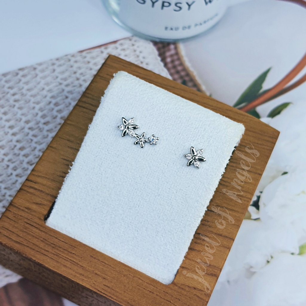 ต่างหูเงินแท้ S925 รุ่น Blossom ต่างหูแป้น รูปดอกไม้ เพชรCZ สีเงิน เงินแท้ทั้งชิ้น Silver925 ตุ้มหูเงินแฟชั่น