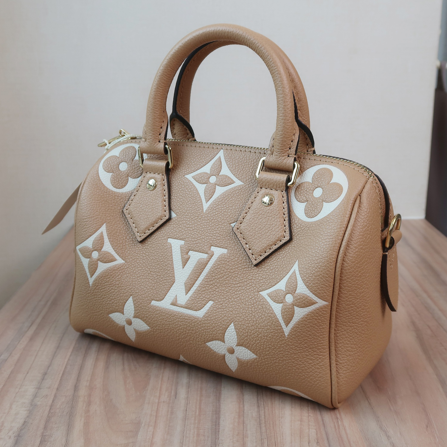 Louis Vuitton Arizona/Creme Monogram Empreinte Speedy Bandouliere 20(ใบParagon 7วัน)