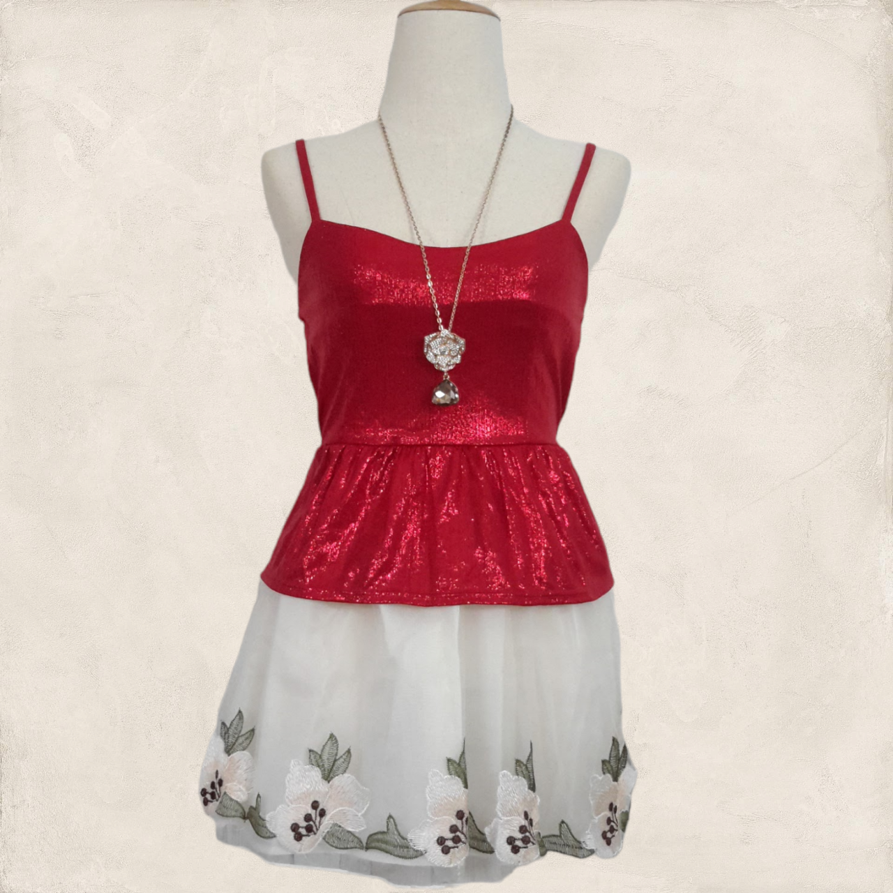 Blouse2612 เสื้อแฟชั่นสายเดี่ยวผ้ายืดวิ้งชายระบาย สีแดง