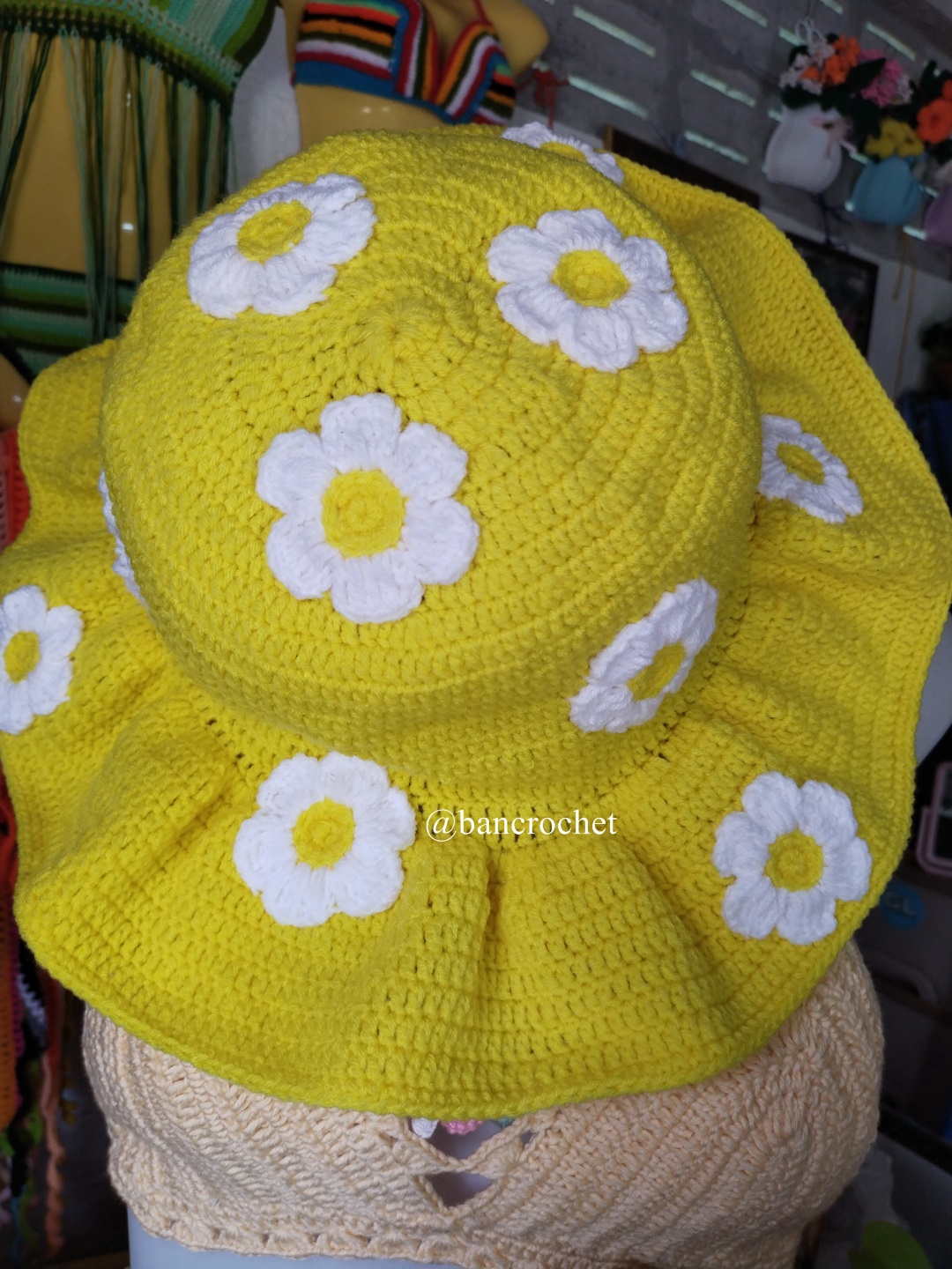 Bancrochet หมวกถักโครเชต์สีเหลืองสดใสประดับดอกไม้ crochet hat เหลือง