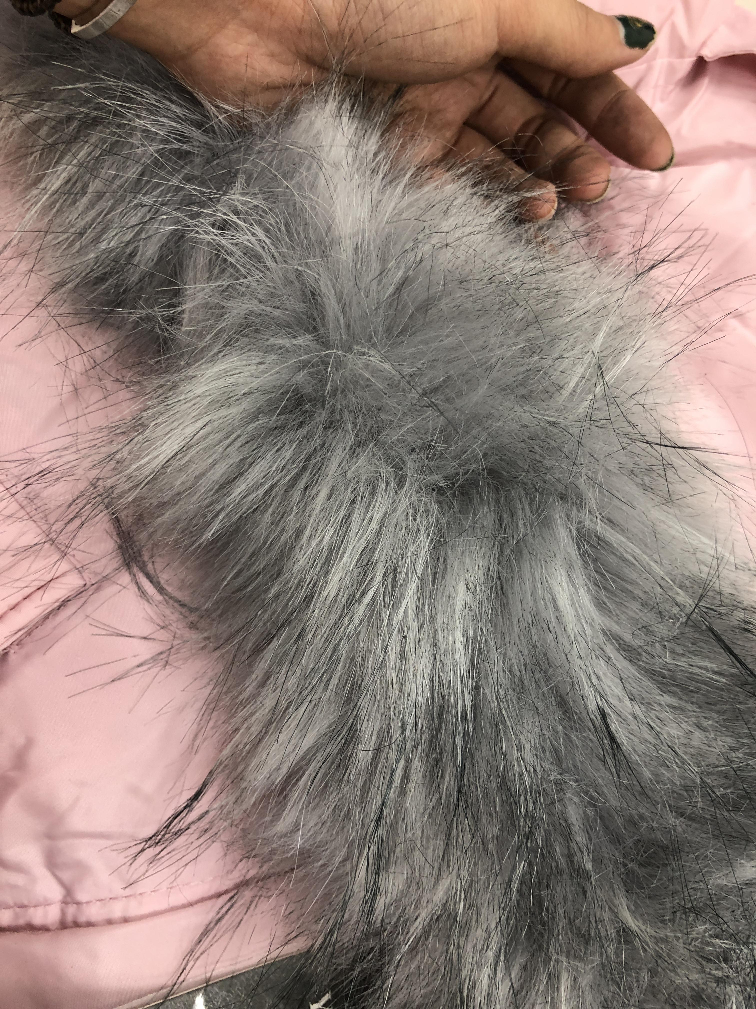 เสื้อกันหนาวฮู้ดดี้ แต่งเฟอร์หนาฟู งานเกรดดีเหมือนแบบ บุนวมหนา อุ่นมาก หิมะก็เอาอยู่ (ถอดขนถอดฮู้ดได้) ชมพูฮู้ดเทา