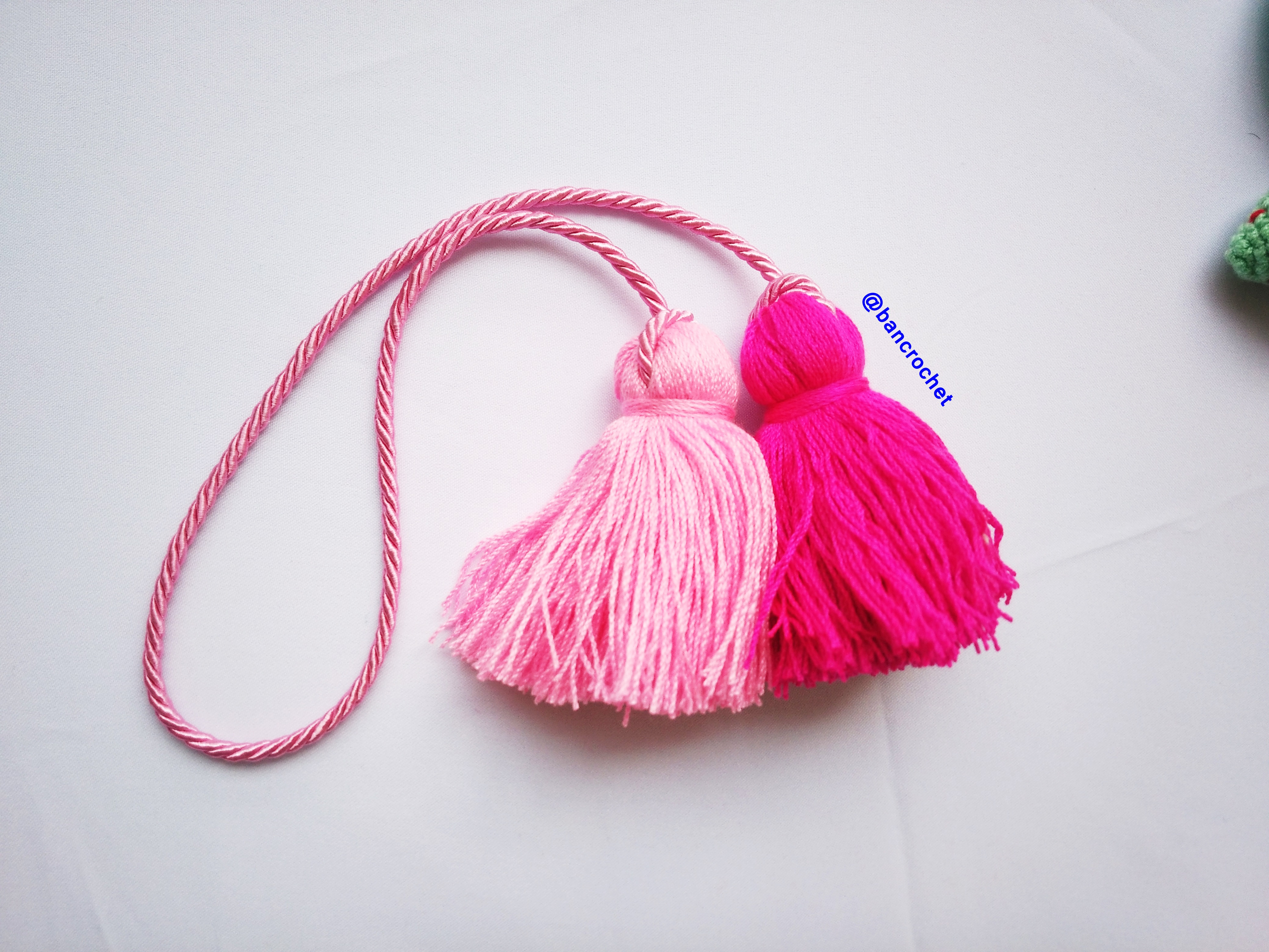 Bancrochet พู่ห้อยกระเป๋า/ที่ห้อยกระเป๋าแฮนด์เมด Tassels keychain hanging for bags หลากสี 4 นิ้ว