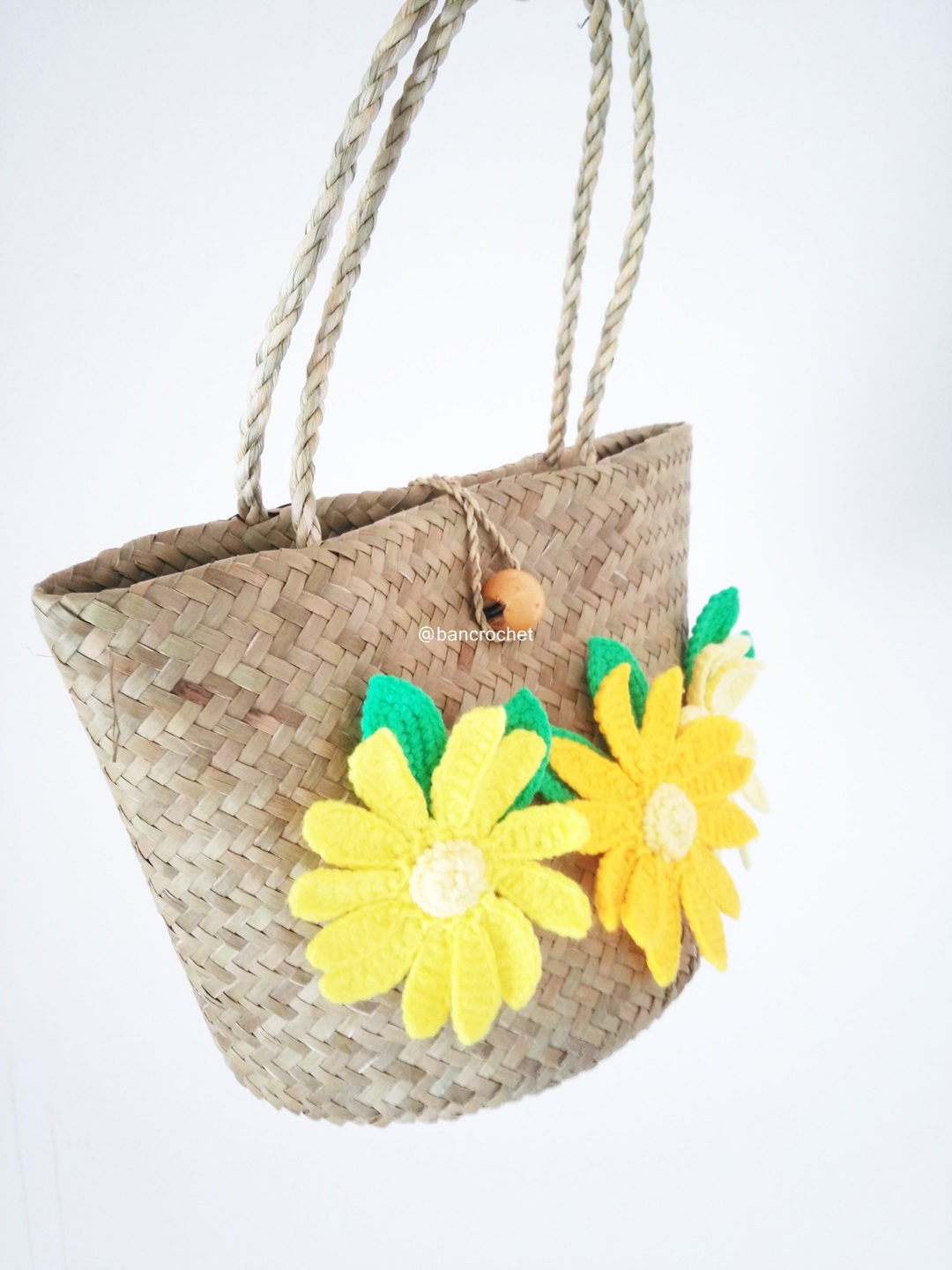 Bancrochet กระเป๋าสานกระจูดประดับดอกไม้ grajood basket weave bags คละสี 7*10*7*12 นิ้ว