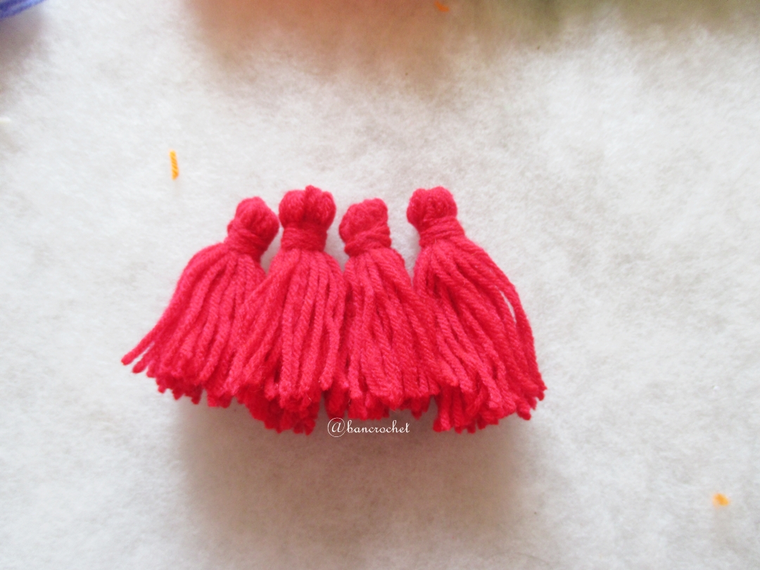 พู่สีแดงโครเชต์ ไหมพรม 4 ply red tassel crochet acrylic yarn 4 ply