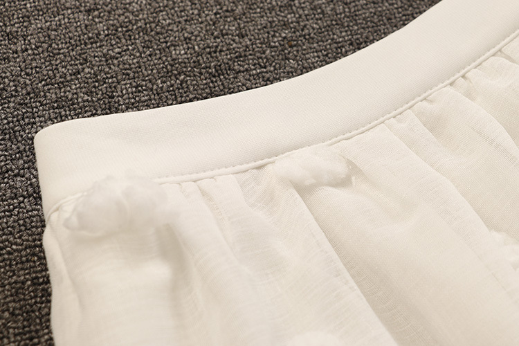 Skirt344 กระโปรงสีพื้นขาวแต่งพู่ดอกไม้ซิปข้างมีซับในอย่างดี งานน่ารักหรูๆ ดูแพง ดีเทลเก๋ๆ ไม่ซ้ำใคร งานดีผ้านุ่มใส่สบายแมทช์ได้ง่ายๆ ใส่กับเสื้อตัวไหนก็สวย