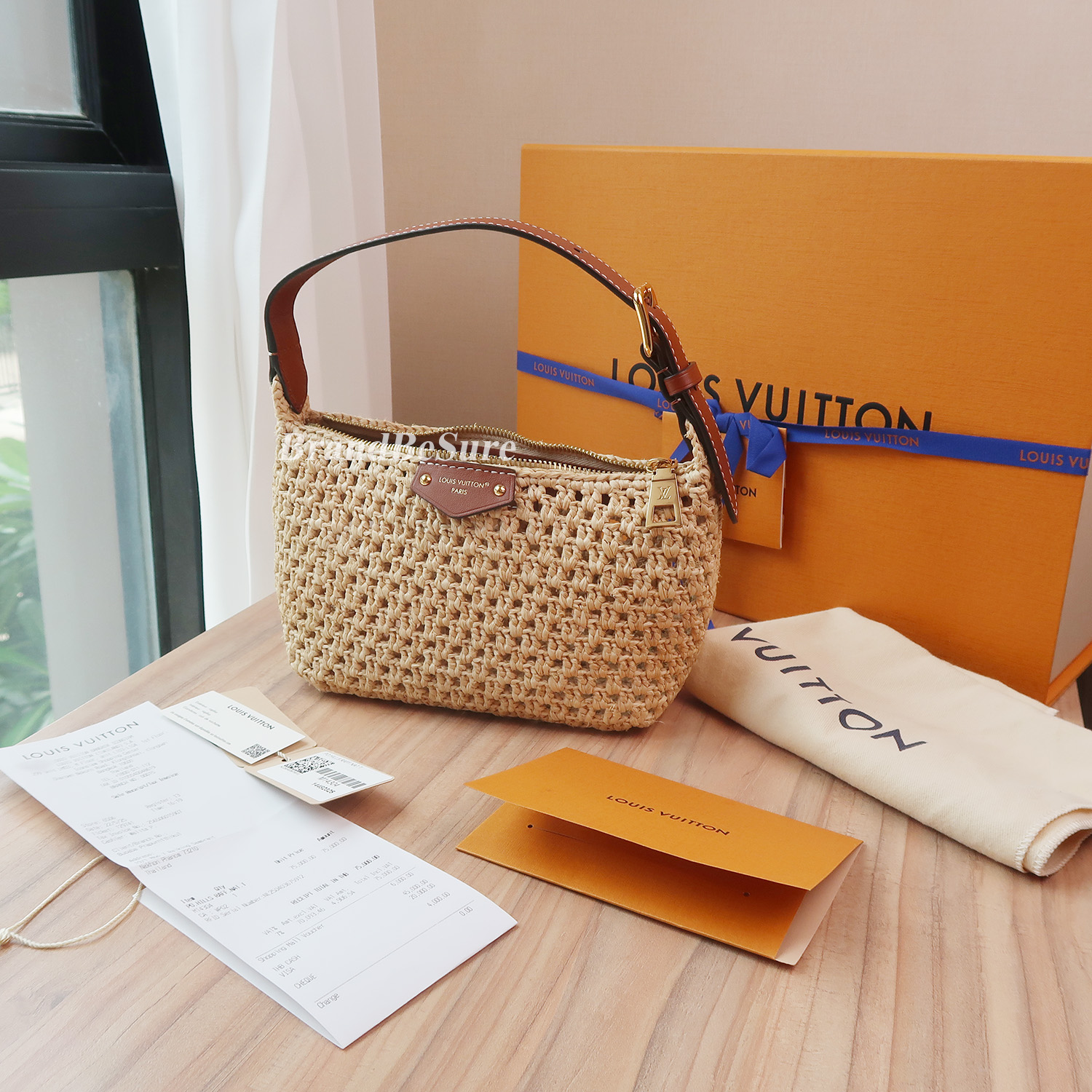 LV Natural Tan Raffia Hills Pochette (พารากอน 8 วัน)