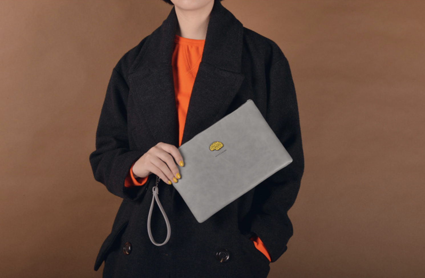 กระเป๋าคล้องมือหนัง ใบใหญ่ สีเทา แนวๆเก๋ๆ พร้อมส่ง