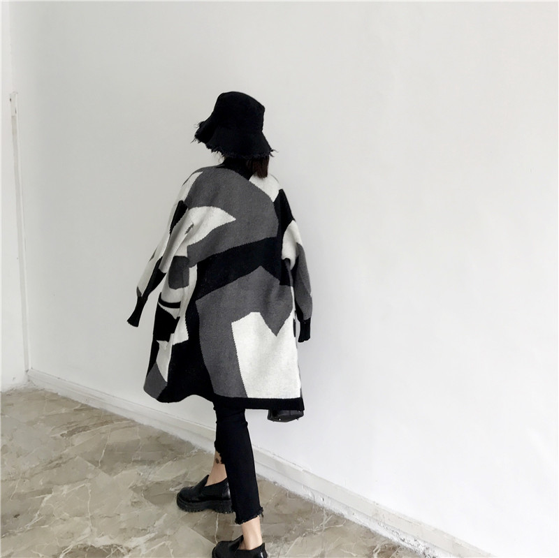 เสื้อคลุมกันหนาว ยาว 34 นิ้ว ไหมพรม ทอลายขาวดำ เก๋ๆ