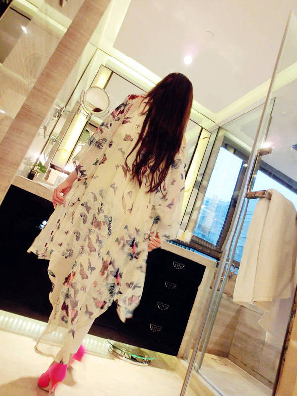 เสื้อคลุมแฟชั่น ผ้าชีฟองลายผีเสื้อ ใส่คลุมเก๋ๆ ใส่สบาย พร้อมส่งจ้า